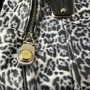 B. Makowsky Leather leopard print satchel Purse 2 Front side Zip Pockets A212826